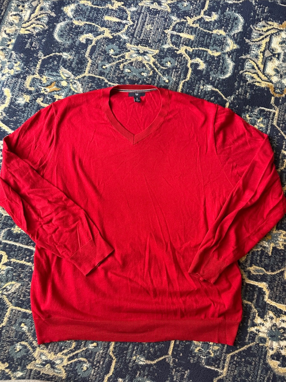 GAP Men's V-Neck Sweater in Red